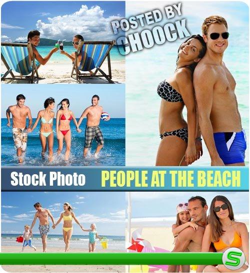 Люди на пляже - растровый клипарт 