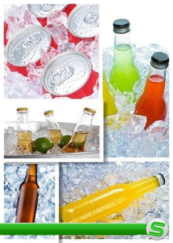 Охлажденные напитки в кубиках льда - фотосток | Drinks and Ice