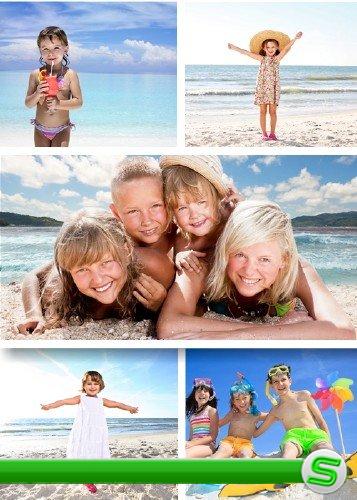 Дети на пляже - фотосток | Kids on the Beach