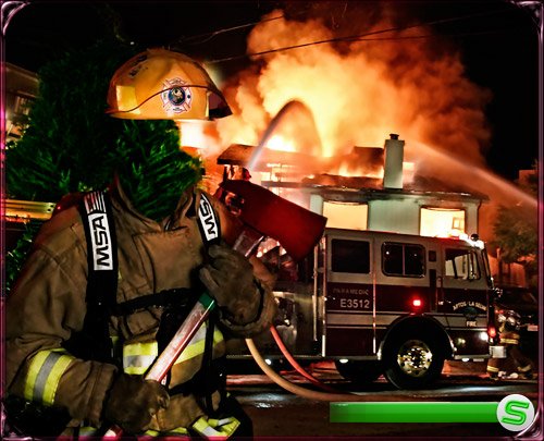 Шаблон фотошаблон для фотошопа - Пожарник на пожаре